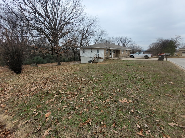 Building Photo - 1601 N Hills Blvd