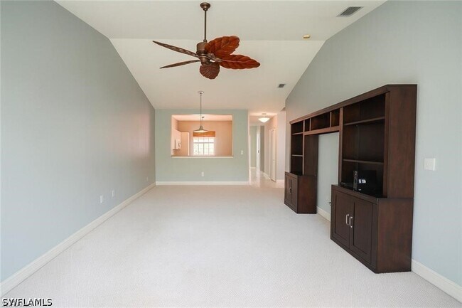Building Photo - 700 Luisa Ln
