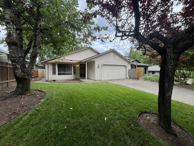 Building Photo - 4825 SW Marigold St