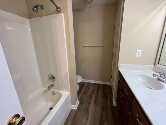 Building Photo - Renovated 2 Bedroom 2 Bath Townhome for Rent!