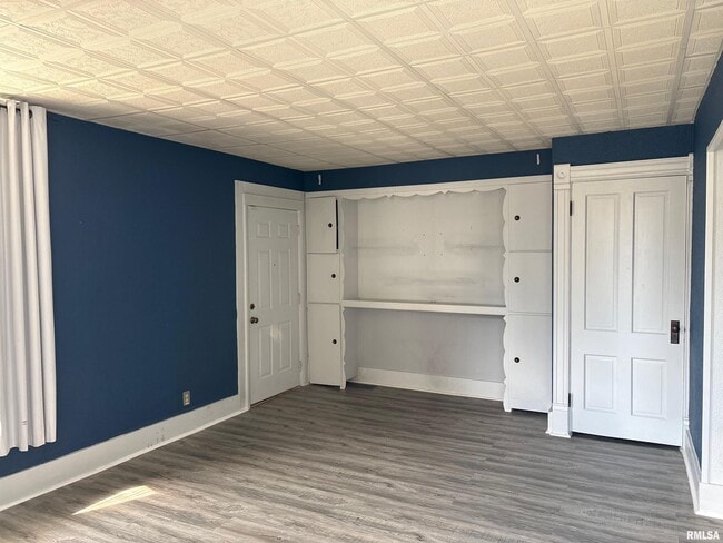 Building Photo - 901 NE Glen Oak Ave