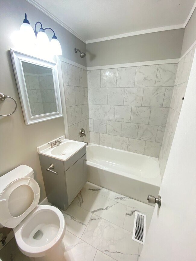 Building Photo - 3bd/1ba House Renovated In 2021 near Hwy 21 & Hwy 70