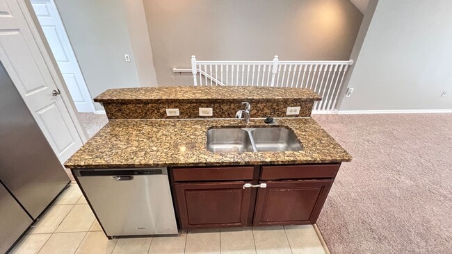 Building Photo - Beautiful 3/2 Townhouse Available !!