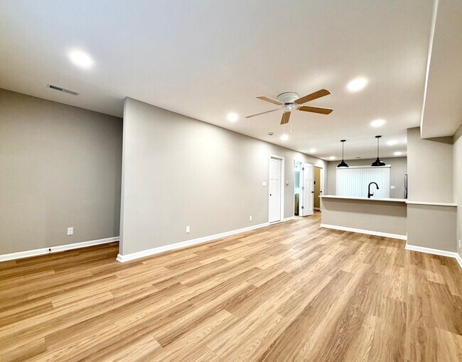 Building Photo - 511 Glenstone Springs Dr