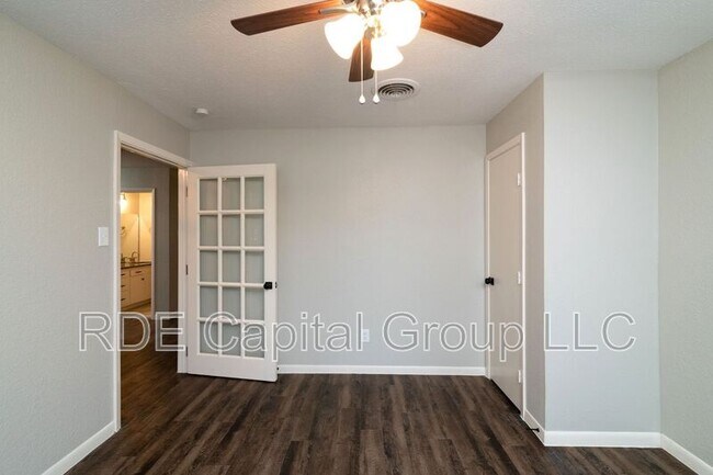 Building Photo - 4609 Biscayne Dr