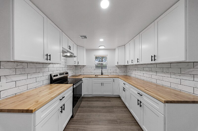 Building Photo - 3232 Parker Dr