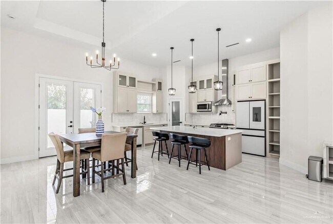 Building Photo - 13 E La Pointe Ave