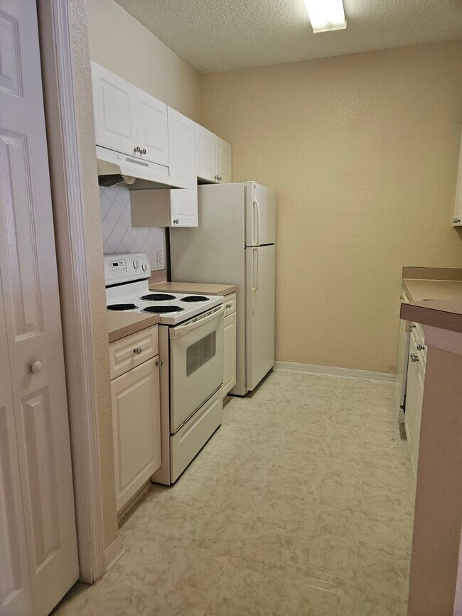 Building Photo - Beautiful First Floor, 1 Bedroom, 1 Bath, corner unit for rent in the Enclave of New Tampa
