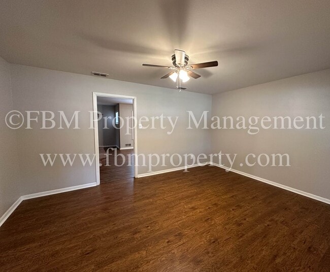 Building Photo - 1608 Hill Ln