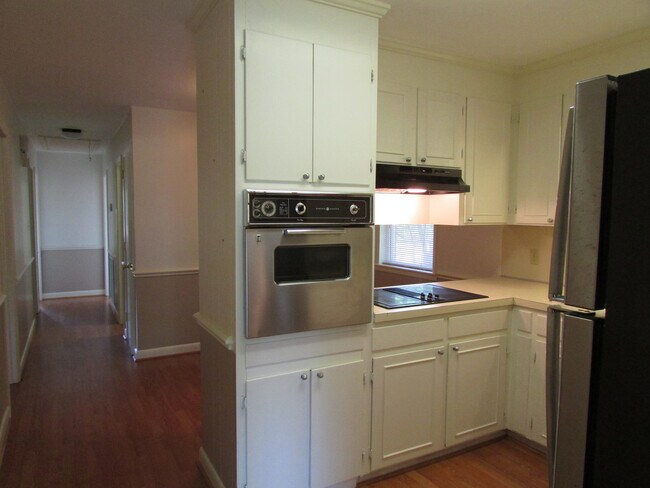 Building Photo - 202 Wrenwood Cir