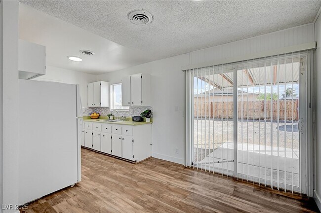 Building Photo - 4047 Maple Hill Rd