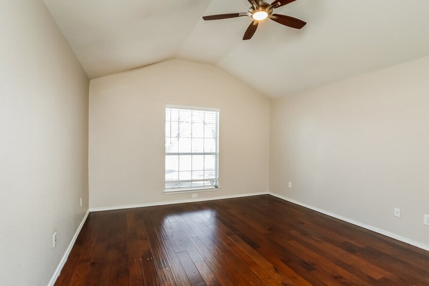 Building Photo - 110 Comanche Trail