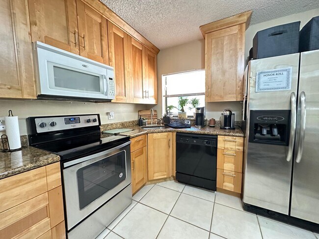 Building Photo - 4509 Carambola Cir S