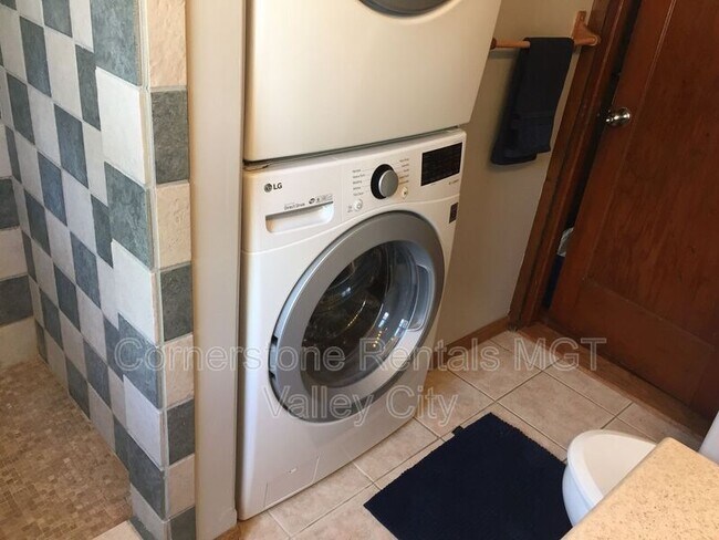 Building Photo - 253 College St SE