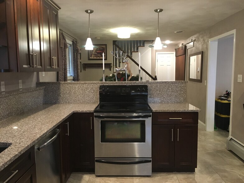 View from kitchen to dining area. - 924 Byford Boulevard
