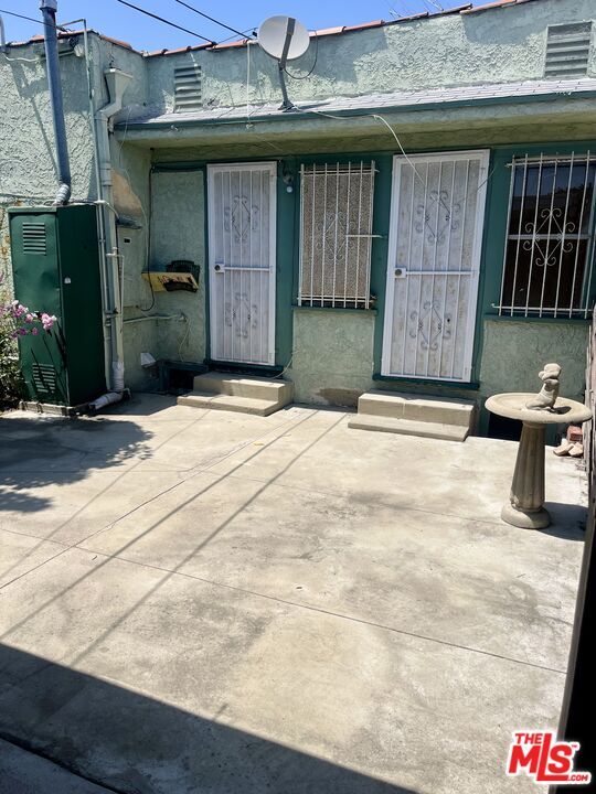 Building Photo - 3638 W Slauson Ave