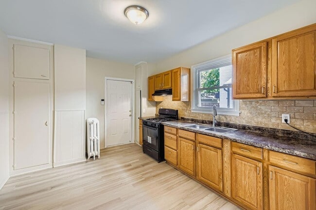 Building Photo - 2630 14th Ave S