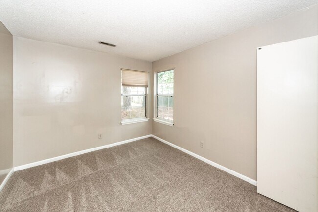 Building Photo - 8408 Battle Forest Dr