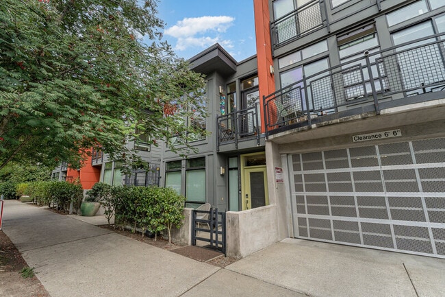 Building Photo - 1816 11th Ave