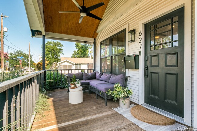 Building Photo - GORGEOUS BEACON HILL BUNGALOW