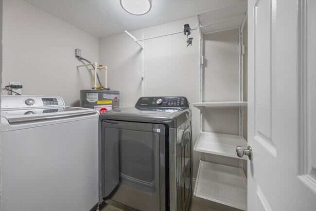 Building Photo - 1137 NE 1st Ave.