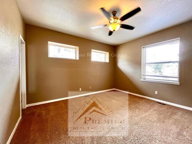 Building Photo - 240 Haversham Dr