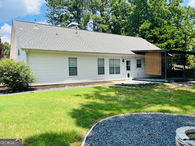 Building Photo - 145 Riverside Dr