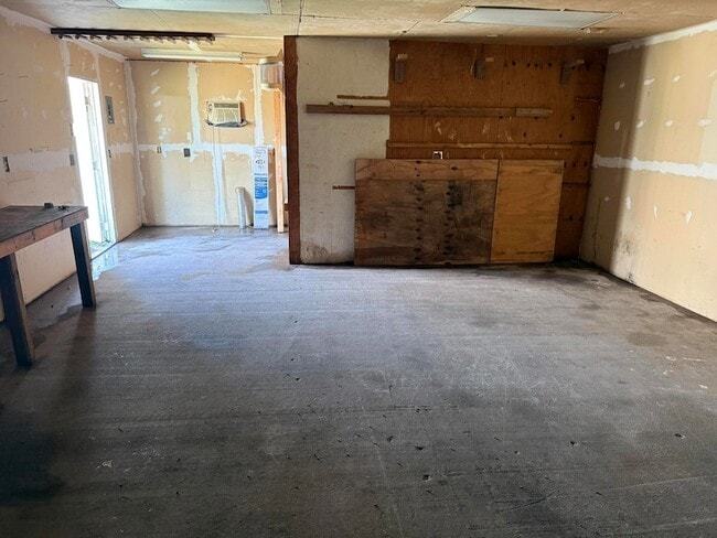 Building Photo - 5014 Palm Dr