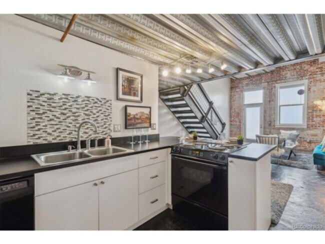 Building Photo - 1111 Osage St