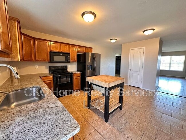 Building Photo - 4501 SE 78th St