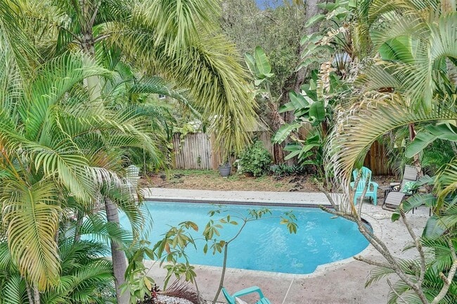 Building Photo - 307 SW 11th Ct