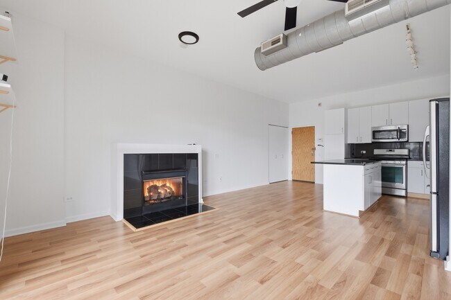 Building Photo - 1631 S Michigan Ave