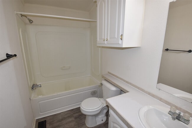 Building Photo - 10007 Elderberry Park Ln