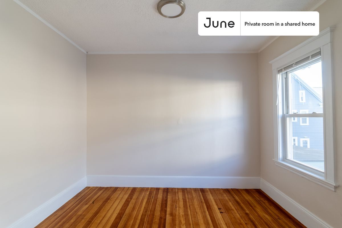 Building Photo - Room in Shared 6 bed/2 bath home