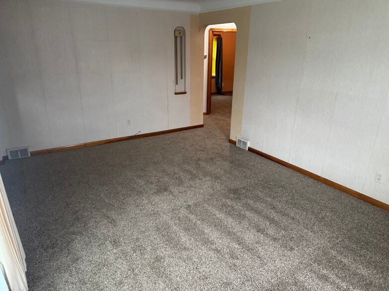 Building Photo - 3806 Longwood Ave