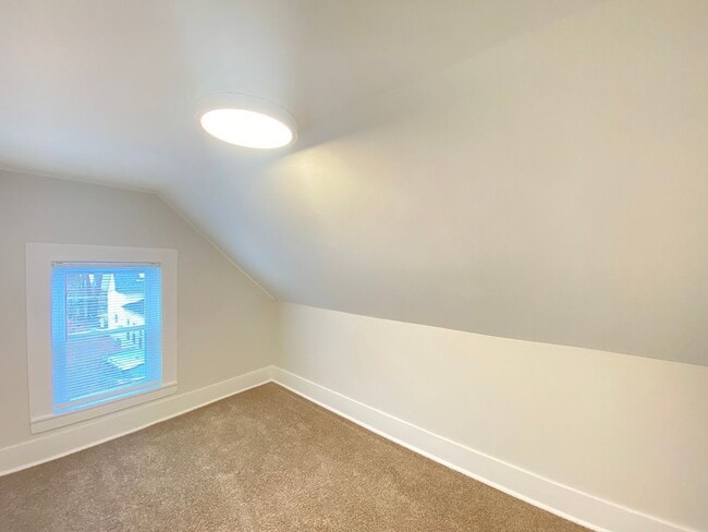 Building Photo - 8 Parkinson Ct