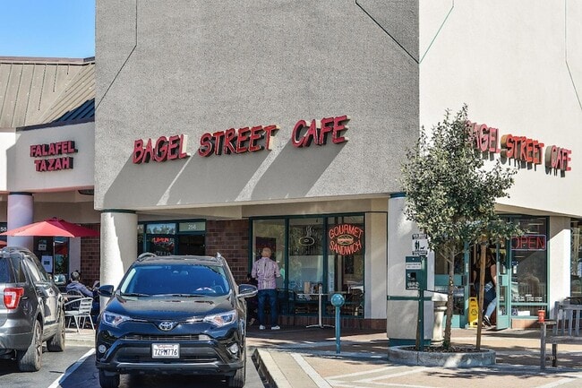 Building Photo - 142 Monaco Dr