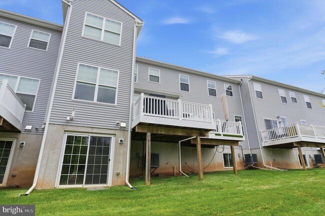 Building Photo - 318 Ridgewood Dr