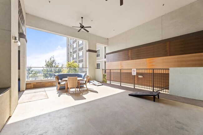 Building Photo - 637 Samuels Ave