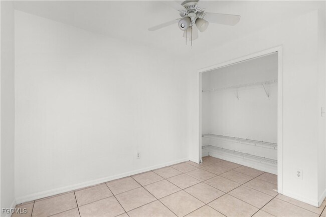 Building Photo - 127 SW 11th Terrace