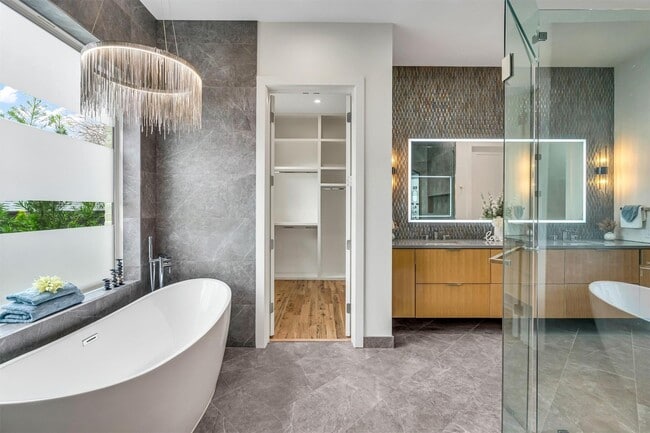 Building Photo - 7533 Royal Pl