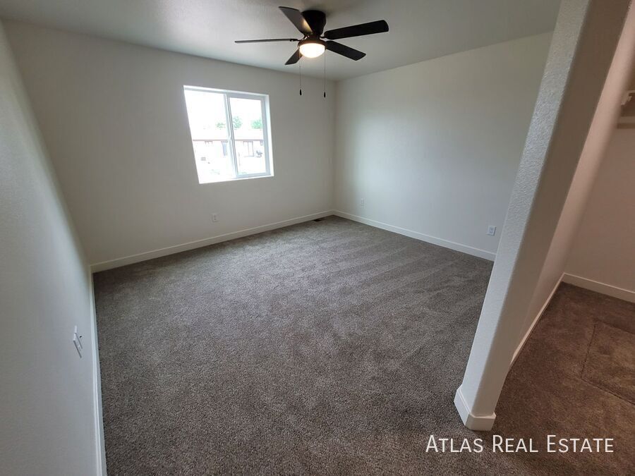 Building Photo - 829 S Laurue Dr