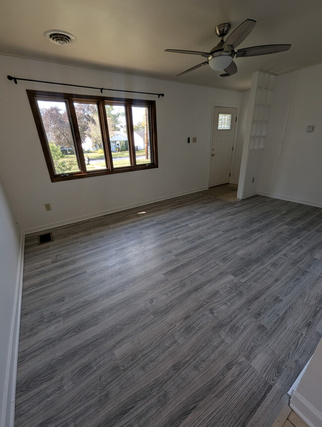 Building Photo - 149 N Cavender St