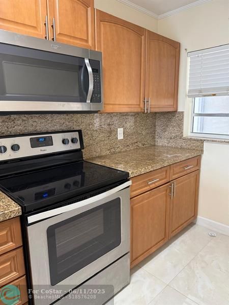 Building Photo - 9420 Poinciana Pl