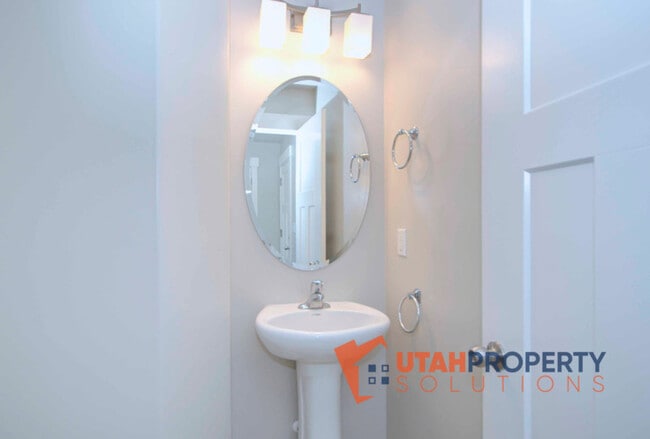 Building Photo - 4963 W Sarasota Ln