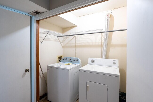 Building Photo - 2200 Bushnell Dr