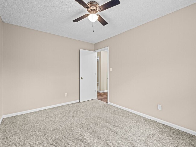 Building Photo - Willow Springs Home