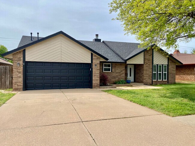 Building Photo - Gorgeous Remodeled Edmond 3 Bed 2 Bath