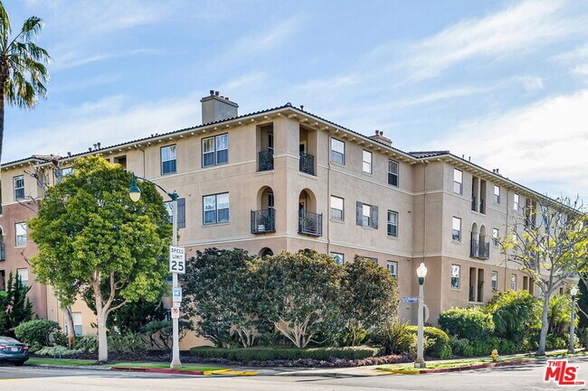 Building Photo - 13080 Pacific Promenade