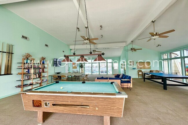 Building Photo - 308 Miracle Strip Pkwy SW